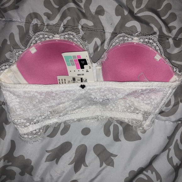 NWT Victoria’s Secret Strapless Lace Bra - Picture 2 of 3